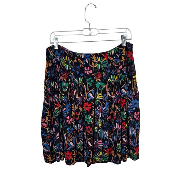 Boden Victoria Pleated Mini Skirt in Vibrant Floral - Picture 2 of 6